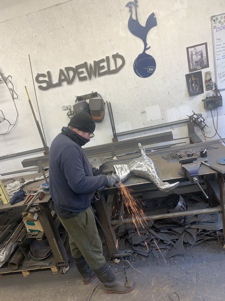 sladeweld's tweet photo. A picture of a man whoโs completely disenchanted with his football club stood in freezing cold wellies putting all his love, effort and time into making the emblem of the aforementioned football club.
#brrrr ๐ฅถ
#handmade #sculpture
#metalart
#myteam #spurs #coys
#kettleon โ๏ธ https://t.co/4Fv3nrguMN