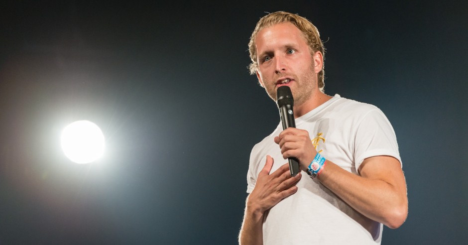 festivalinfo's tweet image. Carré viert 750 jaar Amsterdam met cabaretmarathon van 750 minuten met o.a. Peter Pannekoek en Rayen Panday - fest.nl/GF3_PI