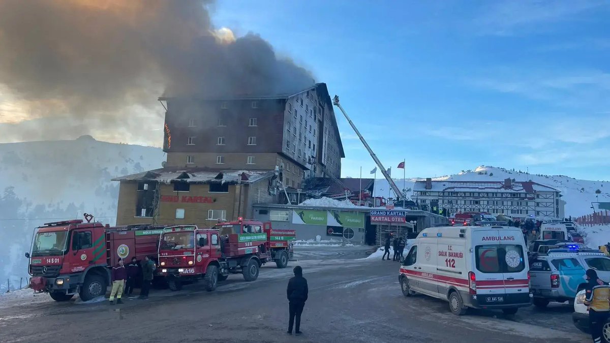 boppinmule's tweet image. At least 66 killed as major fire engulfs ski resort hotel in Bolu 🇹🇷 #turkeyfire #bolufire #skiresortfire #majorfire hurriyetdailynews.com/at-least-10-ki…
