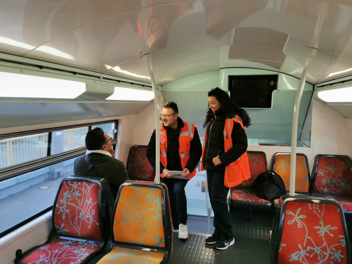 RER A tweet media