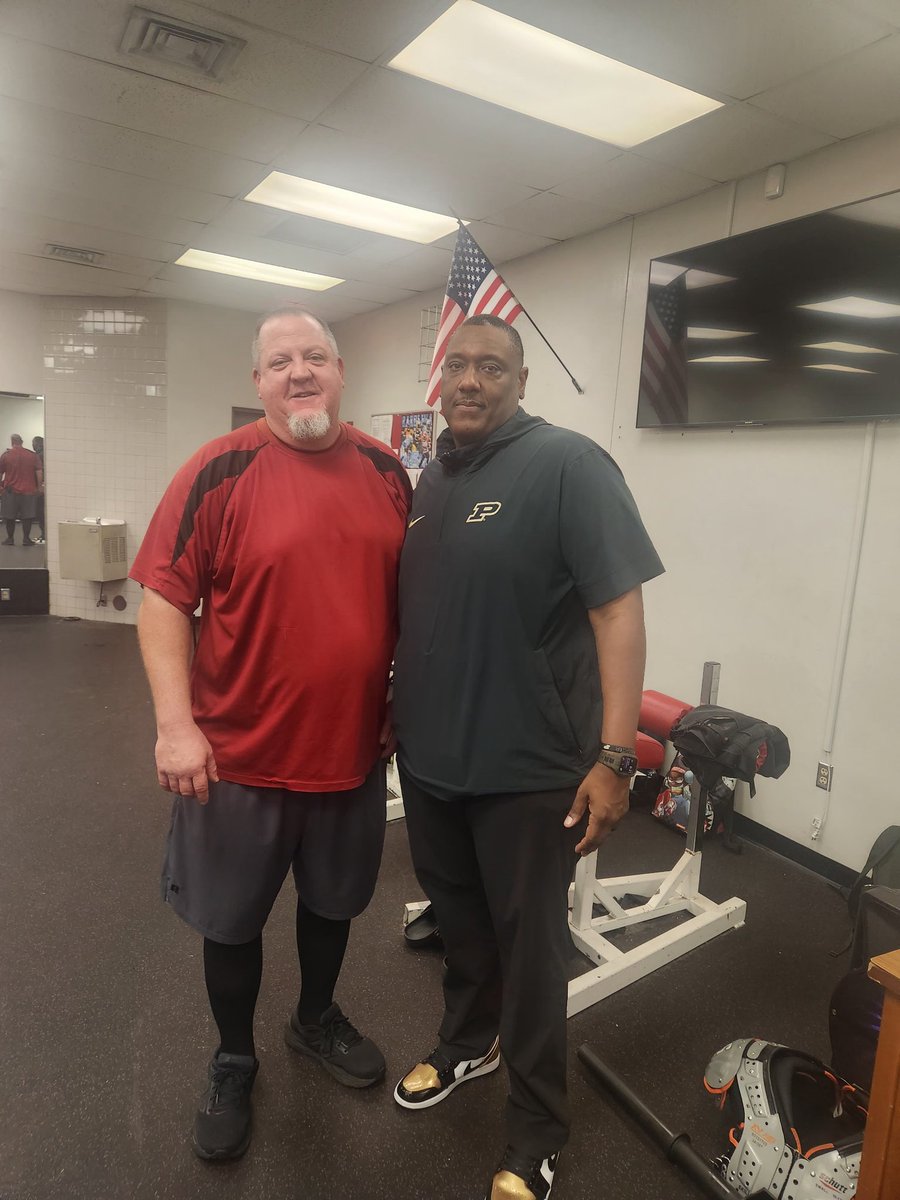 Appreciate coach Green,Purdue football, for stopping by South Broward to check out some of our players.  <a href="/CoachGreen93/">Kelvin Green</a> <a href="/BoilerFootball/">Purdue Football</a>