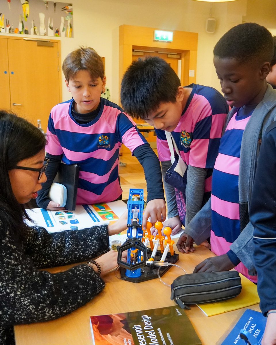 Year 8 got a glimpse into the future at our Careers Fair, learning all about professions from a range of sectors - from law to banking, and engineering to advertising. We are grateful to our WUS parents who shared their time and expertise with such enthusiasm. 🤩