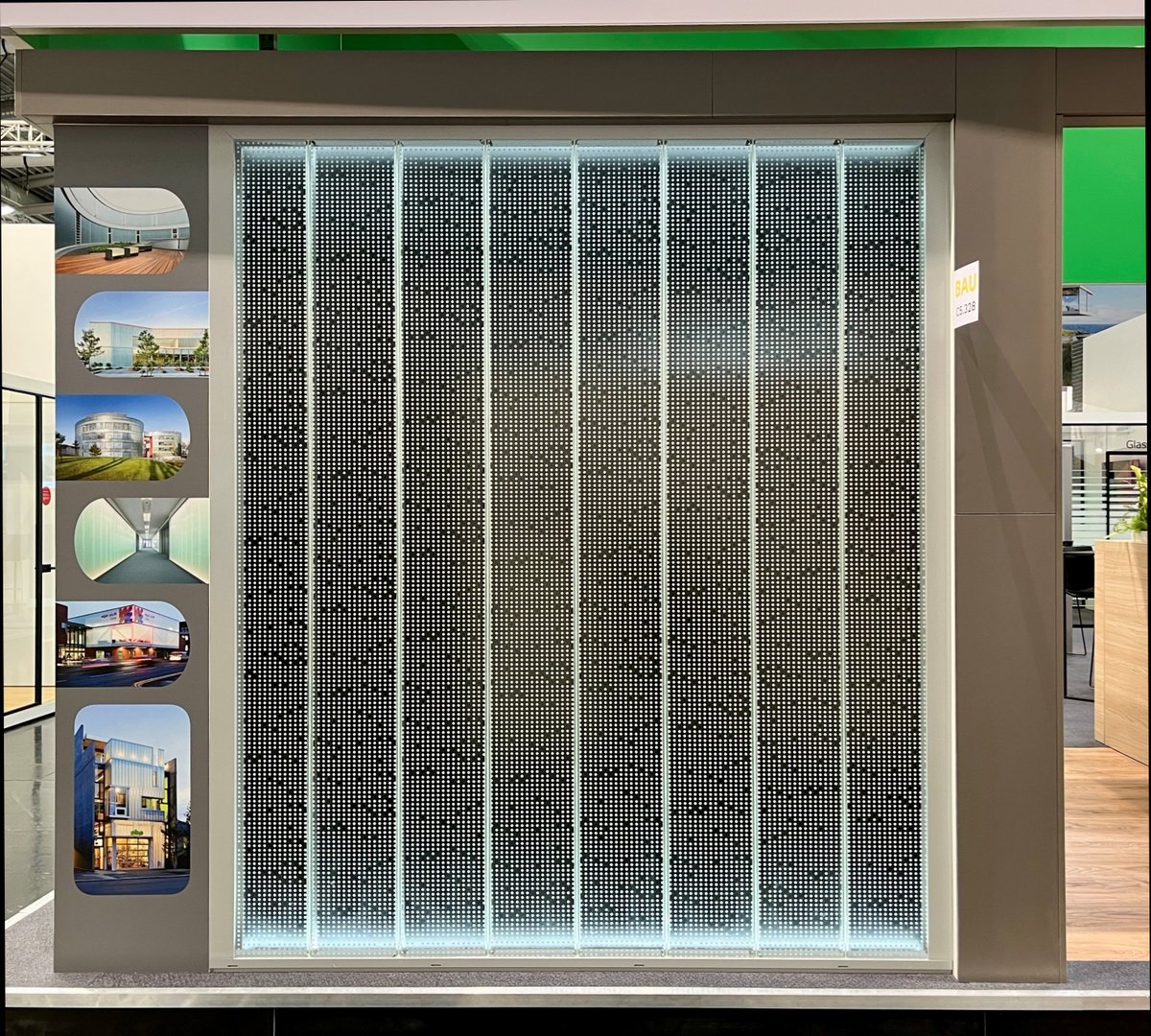 pilkingtonglass's tweet photo. A wide range of Pilkington 𝗣𝗿𝗼𝗳𝗶𝗹𝗶𝘁™ channel glass was showcased at BAU in Munich. The products were installed in the stand walls as vertical glazing.
Do you like this kind of product presentation at the fair❓🤔
#glass #channelglass #bau #pilkington #profilit #glazing https://t.co/tZhYpoELMp