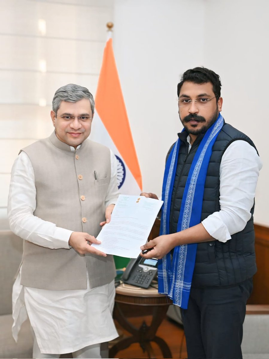 RameshK18500488's tweet photo. माननीय रेल मंत्री जी विभाग #LDCE पदोन्नति कोटे के अंतर्गत होने वाली परीक्षाओं में ट्रैकमैन को भी बैठने का मौका दी जाए!
ट्रैकमैन भी शिक्षित है #LDCEO_pen_to_all देना होगा
#Justice_For_Trackman #Ldce_Open_To_All
@RahulGandhi @PMOIndia  @AshwiniVaishnaw @vijaykbandhu @INCIndia https://t.co/62RpzSgwn0