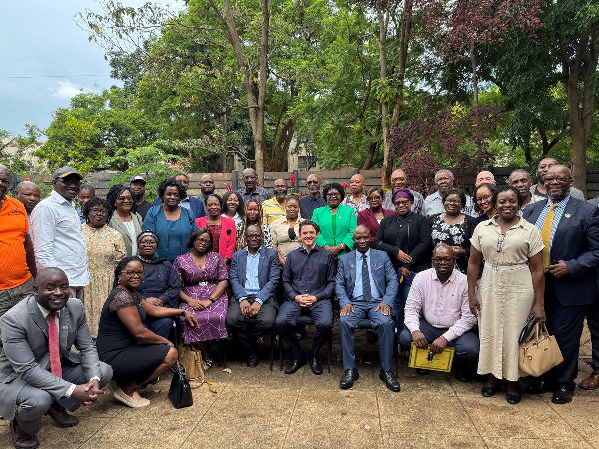 kennethrsharpe's tweet photo. Earlier today, I had the honour and opportunity to talk with members of the Rotary Club of Harare City about vocational service. This topic is close to my heart, as I am a firm believer in helping others.

I believe it's important to apply our professional skills and expertise to serve others. We all must be committed to using our vocations to make a positive impact in our communities!

Thank you, Rotary Club of Harare City for hosting me today.
