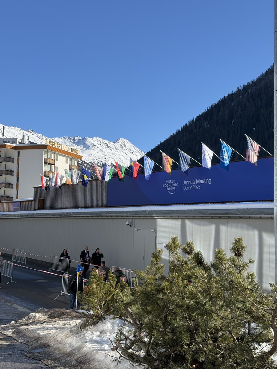 1DigitalC's tweet image. DavosWeb3 is going great, if you had asked me where I would be standing several years ago, in front of this building would be the last place I would have ever even guessed lol.

Lots of interest in integrations and building on @syscoin @SuperDappAI, I think 2025 is going to be…