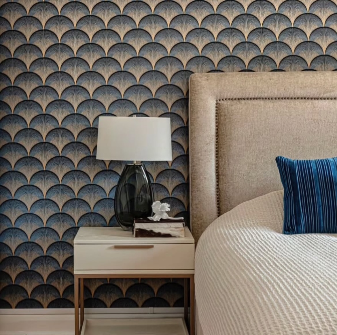 FlowDecor's tweet image. Lovely bedroom by @cmhinterior

📸 @stefbrownphoto
💡 James Table Lamp

#flowdecor #bedroom #lamp #lighting #ceramics #homedecor #interiordesign #luxuryhomedecor