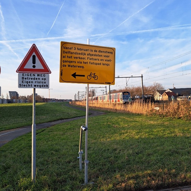 Langs het spoor tussen Hoek van Holland en Maassluis ligt een dienstweg van Delfland. Deze weg is vanaf 3 februari 2025 afgesloten voor alle verkeer, met uitzondering van vergunninghouders. bit.ly/4h2OsYf
#HoekvanHolland #Maassluis