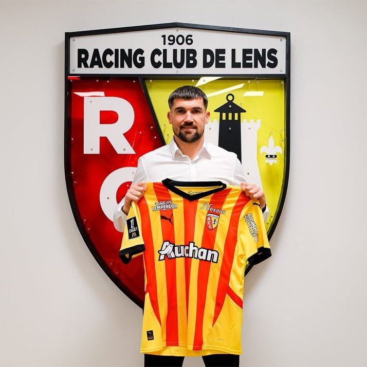 jon_snow_pt's tweet image. 📝 MATTHEW RYAN COMPLETES MOVE TO RC LENS

Australian goalkeeper Matthew Ryan has officially joined RC Lens from Roma. 

The experienced shot-stopper is set to strengthen their squad.

#MatthewRyan #RCLens #Transfers