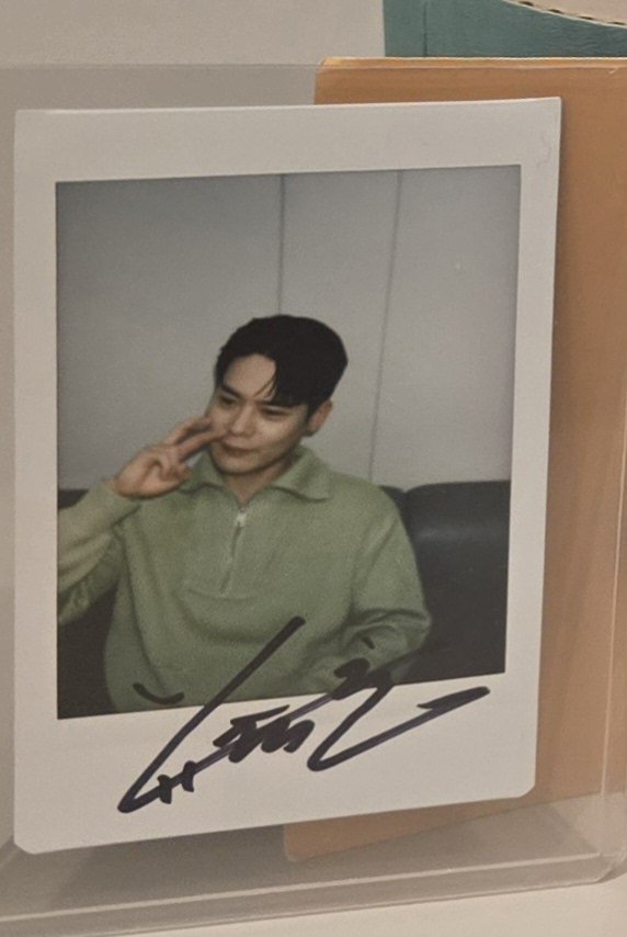 채훈님 사인 폴라를 잊어버렸어요😭😭
혹시나...주우신 분 계시면 DM 부탁드려요...
#유채훈 #라포엠