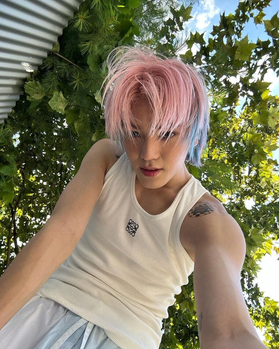 taeyong pics tweet media