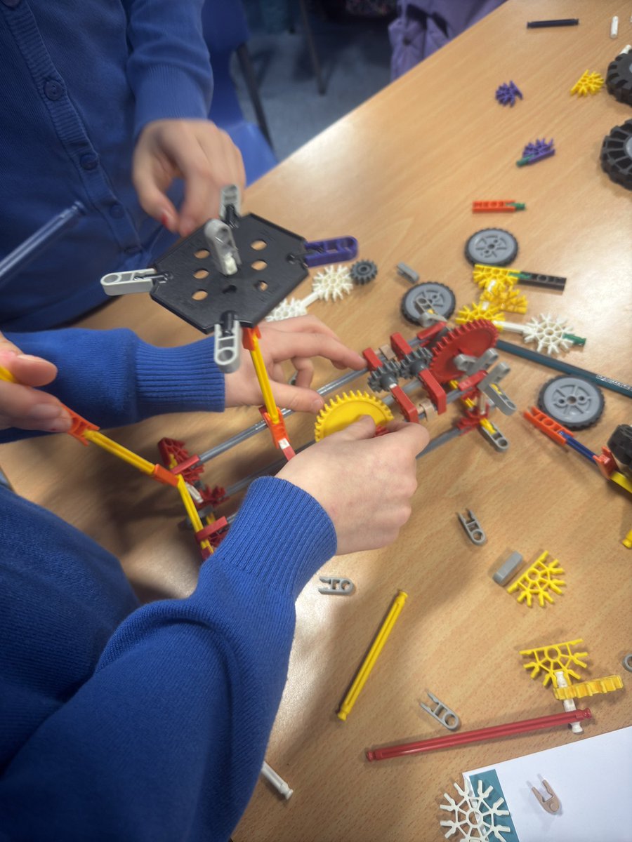 primarySTEMed's tweet photo. A fantastic morning of creative engineering yesterday with the @BearsdenAcademy cluster primaries at their #GSFCreatingEngineers cluster challenge! A huge well done to everyone involved! 👏 #STEM https://t.co/9XFQcZqxwD