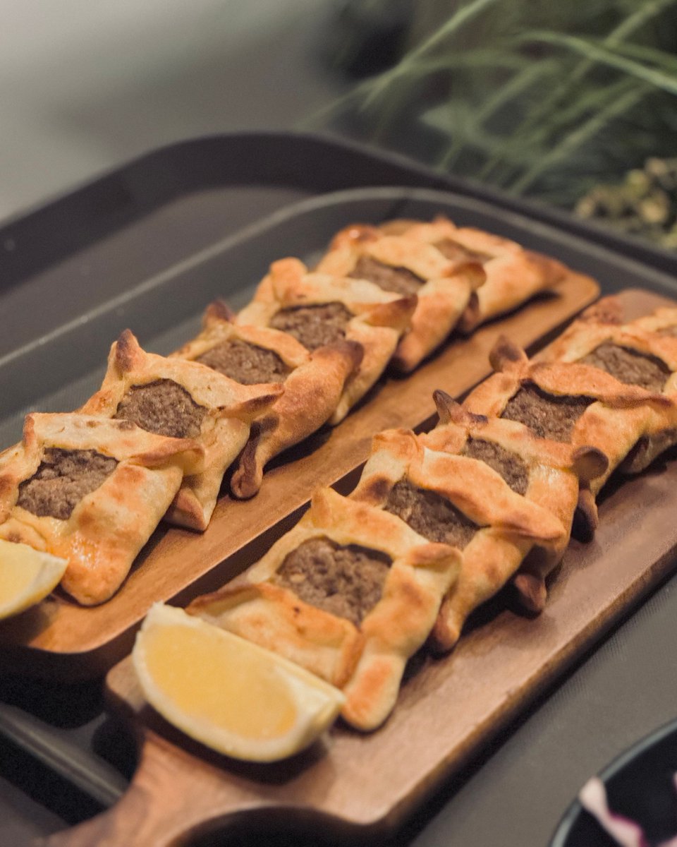 bbeirut2's tweet photo. "استمتع بالطعم الفريد من نوعه مع طبق لبناني مميز في مطعمنا! 🇱🇧🍴 مذاق_فريد #مطعم_ب_بيروت #نكهات_استثنائية #مطعمنا#" https://t.co/nNCPdN0nES