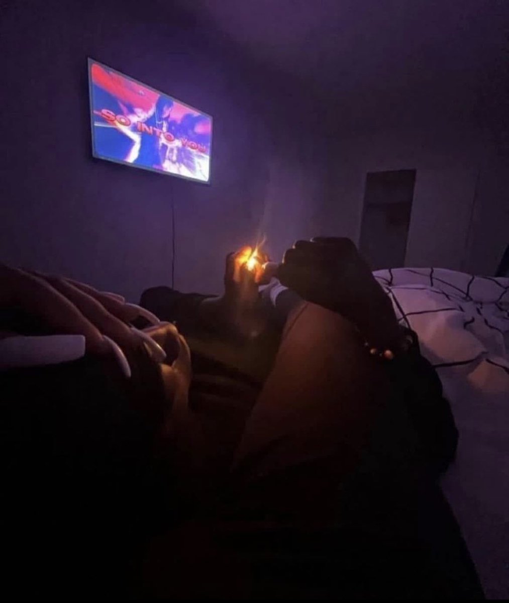 skin to skin + movies &amp; blunts is top tier 😩🫶🏽