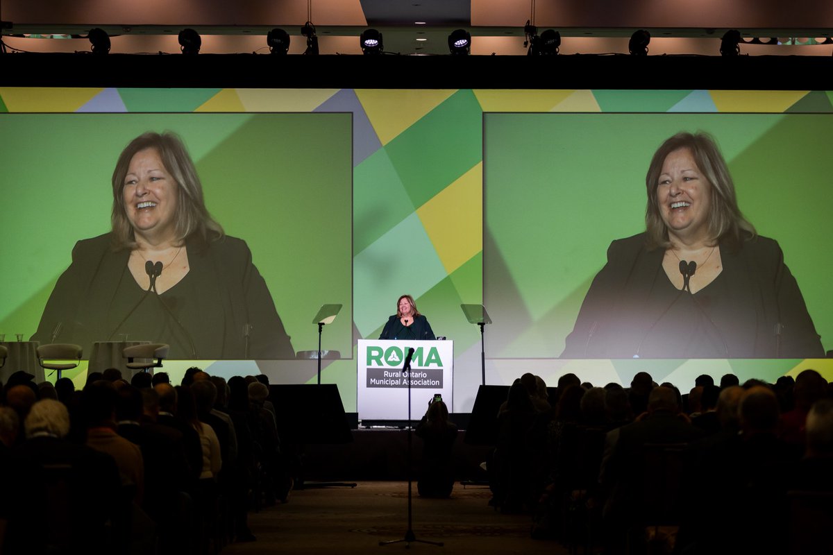 Lisa Thompson tweet media