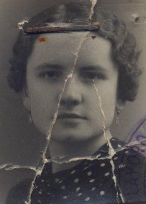 ComandanteLupo's tweet photo. #Vittime del #nazifascismo
#Nasce il #21gennaio 1938 a Bologna Gamberini Rosina.
Fu uccisa dai nazifascisti a S. Martino di Cadotto, il 29 settembre 1944, nel corso dell'eccidio di Marzabotto, insieme alla famiglia.
Aveva 6 anni https://t.co/t2KJwrnQY2