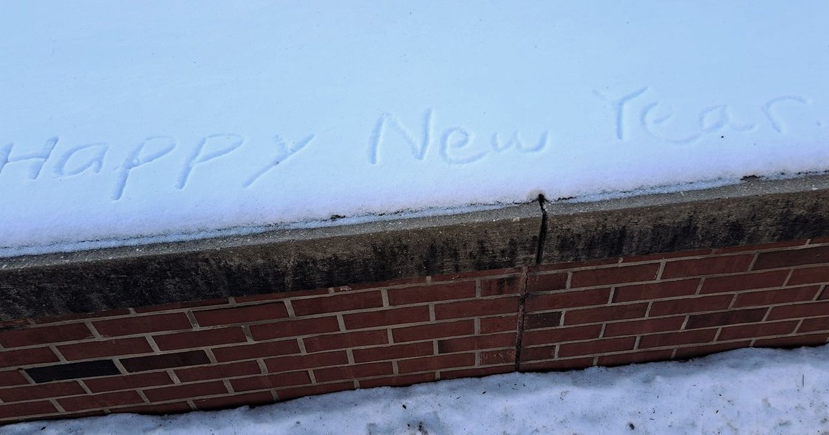We found a message just outside the Main Library that we heartily agreed with. Happy (and snowy) New Year, #Illini! We're excited to see you all again for a brand new semester! We're returning to our regular semester hours today, and we hope you'll visit us 🧡 💙