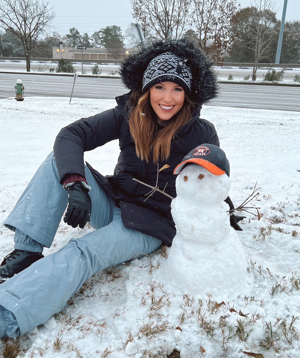 Ok y’all I need your help! What should we name the official <a href="/FOX26Houston/">FOX26Houston</a> snowman??? ⛄️