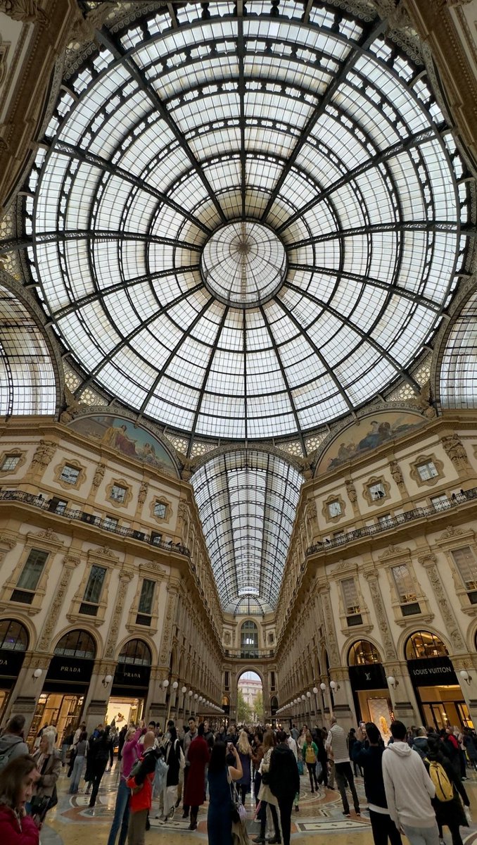 دائرتك المُقربة~اجعلها لمن تأمن شرهم، لمن يُحبّون لك الخير بصدق، لمن تمنعهم أخلاقهم من إيذائك حتى في الخصام.

#مساء_الخير