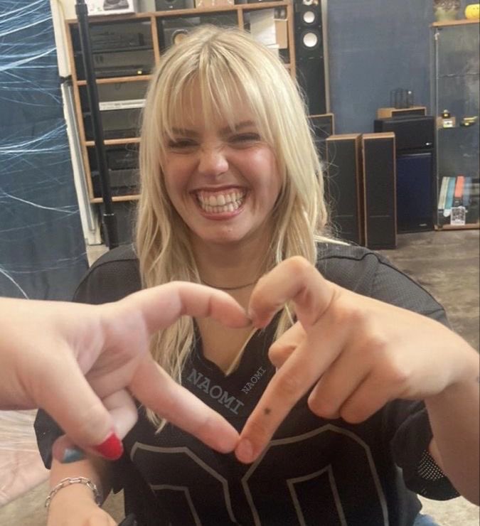 babeycevans's tweet photo. there is literally no such thing as an ugly photo of renee rapp, prove me wrong https://t.co/CBpyQFcyxN