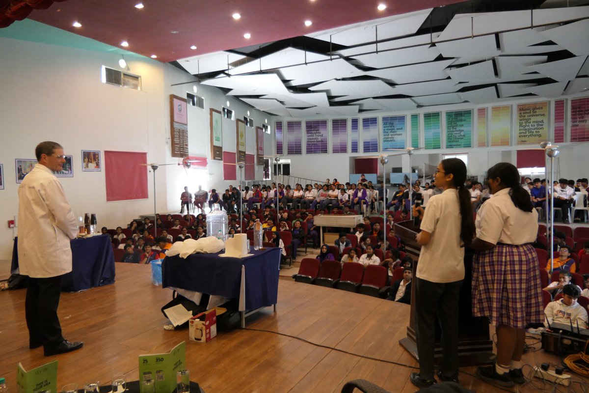 More #KitchenChemistry in Hyderabad, all organised by the
<a href="/uniofeastanglia/">UEA</a>
International Team. Thanks to the Glendale Academy for hosting us and the wonderful reactions of the audience.

<a href="/engineeringuea/">UEA School of Engineering</a>
<a href="/UEA_Chemistry/">UEA Chemistry</a>
<a href="/RoySocChem/">Royal Society of Chemistry</a>