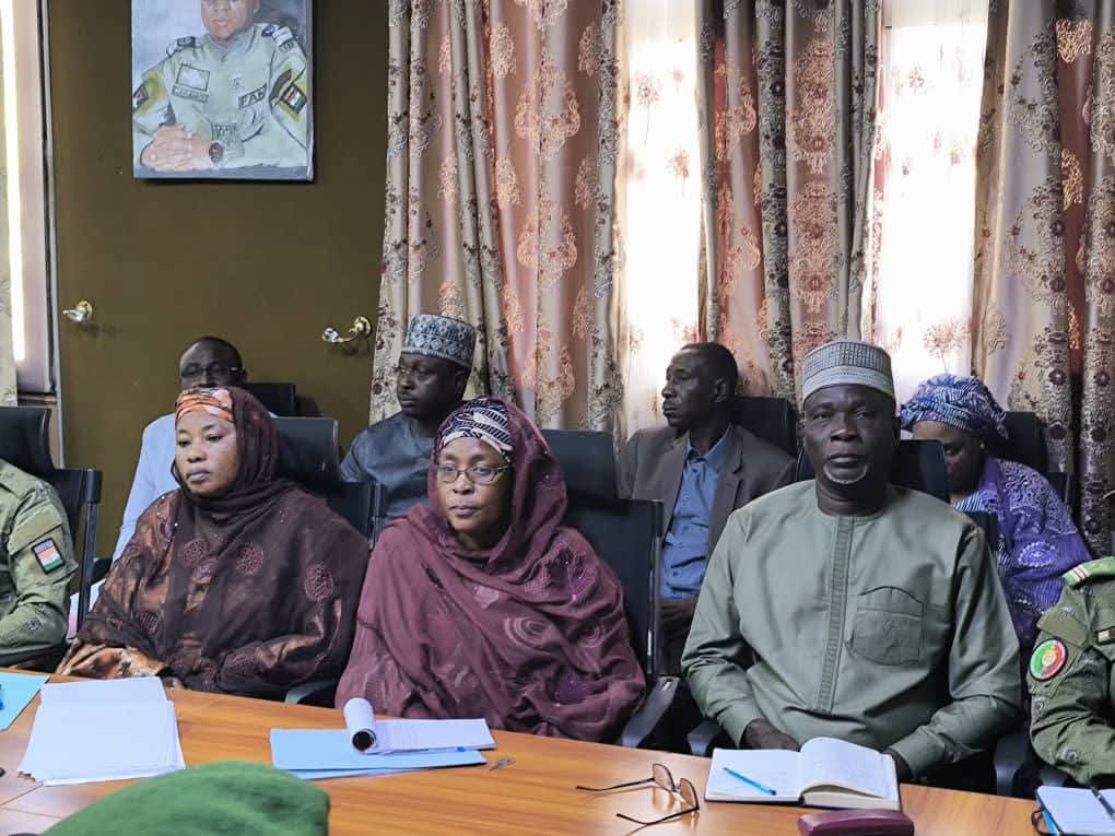 #RÉUNION_DE_CABINET_VILLE_DE_NIAMEY :
Au menu des discussions : 
#Plan_d_action_stratégique_2025_2027
#Etat_d_avancement_des_grands_chantiers_de_la_ville 
#Naney_yarda 
#Bilan_des_recettes 
#Bilan_des_visites_terrain
#Suivi_des_differents_communiqués