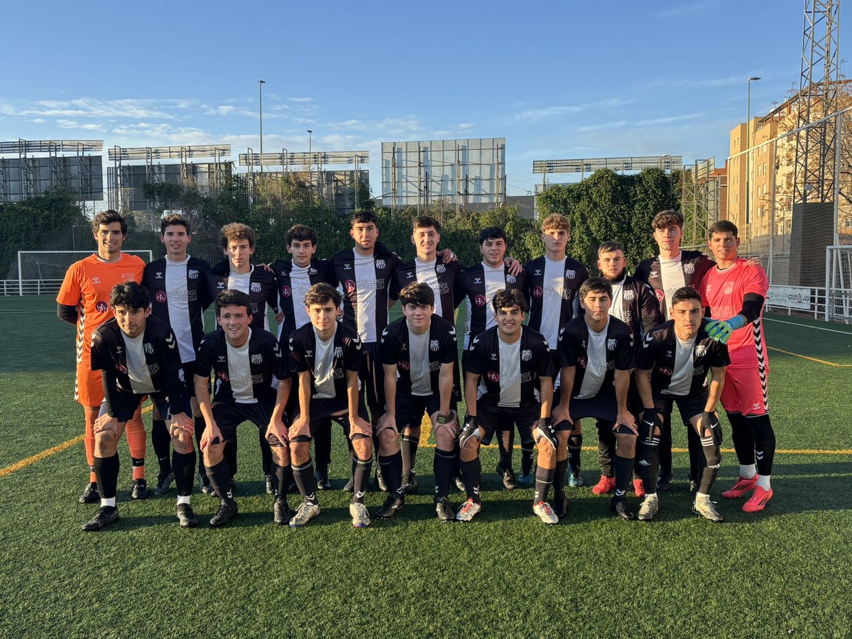 #CalaveraCF 

➖ Segundo empate consecutivo para nuestro primer equipo. Los pupilos de <a href="/mistercrack171/">mistercrack17</a> no pudieron pasar del empate ante el <a href="/CDBURGUILLOS201/">CD Burguillos 2013</a> (0-0).

🔝 Los negros siguen en lo más alto de la tabla, empatados con el segundo clasificado.