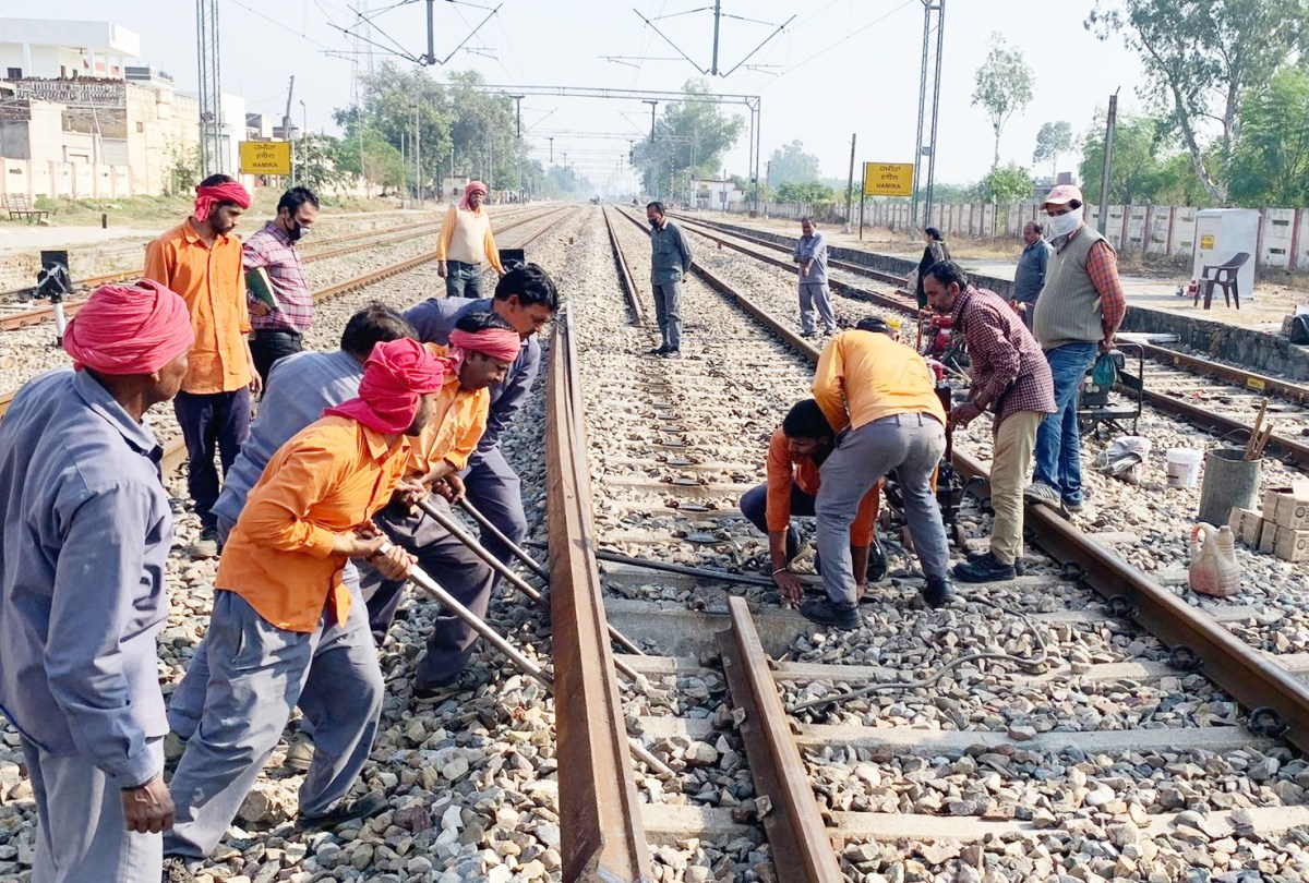 Chandan_Railway's tweet photo. ✊✊है हक हमारा LDCE 
हम लेके रहेंगे LDCE ✊✊

#Justice_For_Trackman #Ldce_Open_To_All
@Chandan_Railway
@RahulGandhi @PMOIndia  @AshwiniVaishnaw @LabourMinistry @INCIndia https://t.co/11DG3Dmwcq