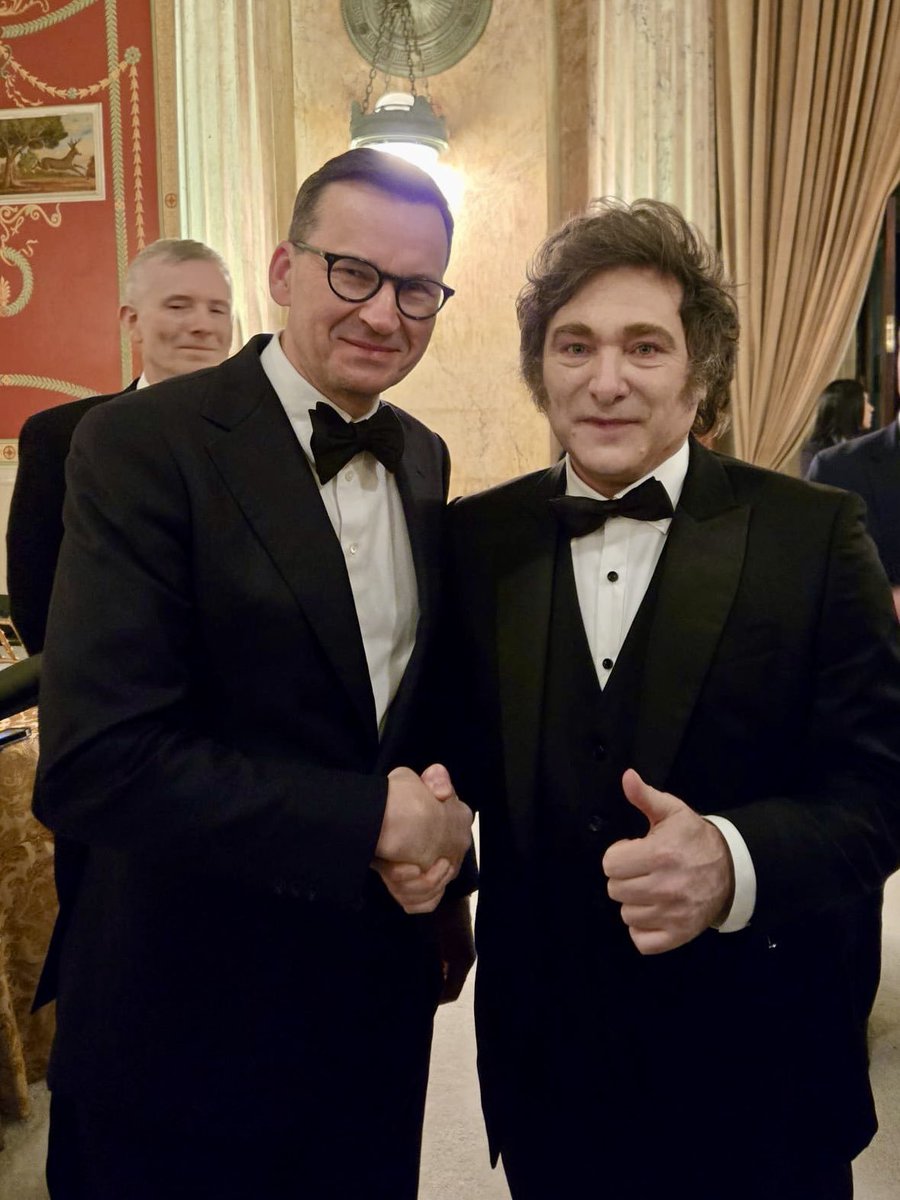 Jakub Andrzejewski (@andrzejewski_jk) on Twitter photo Dwóch ludzi, których ideowo kompletnie nic nie łączy. Jednego cenię i szanuję, a drugi to <a href="/MorawieckiM/">Mateusz Morawiecki</a>. Dwóch ludzi, których ideowo kompletnie nic nie łączy. Jednego cenię i szanuję, a drugi to <a href="/MorawieckiM/">Mateusz Morawiecki</a>.