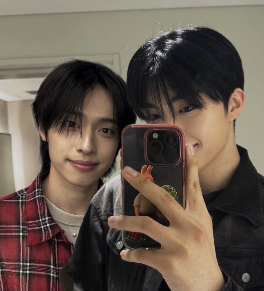 MelodyGAON02's tweet photo. Mesra banget gitu sama adeknya 

KOK GAK BISA DITAG @MelodyGUNWOOK05 https://t.co/GFBfnV9xRV
