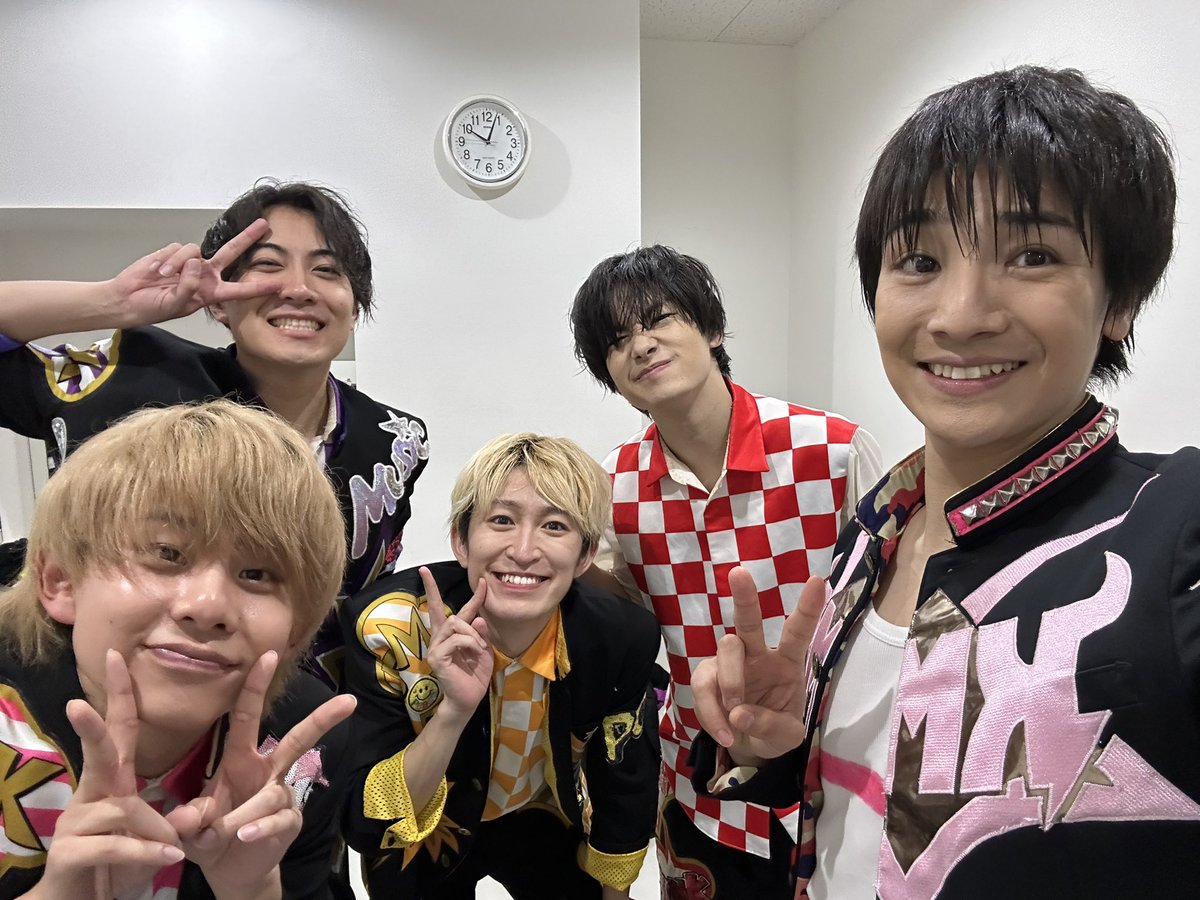 BOYMEN_honda's tweet image. BMKとのツーマンライブ！
ありがとうございました！

ガッツがあって、愉快で、ボイメンのDNAを継ぎつつ独自のスタイルを確立していて、ええ後輩達です……！

解散ライブは1月31日！

皆様是非、彼らの門出を見届けてやってください！ボイメンもおそらく後方彼氏面しておりますゆえ！

#BMK #ボイメン