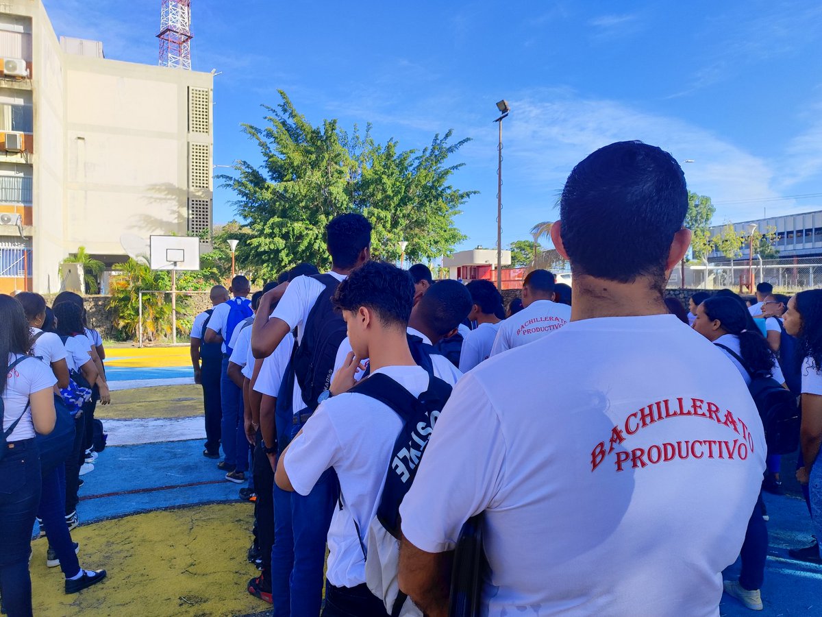 IncesBolivar2's tweet photo. Por un país que trabaja todos los días  y se capacita, los estudiantes del bachillerato productivo del Inces Bolívar, regresaron a su periodo escolar 2025.

@NicolasMaduro 
@eduardopiate2 
@WuikelmanAngelP
@Incesocialista 
@JorgePerezVEN 
@NubiaPereda https://t.co/D195NiVujq