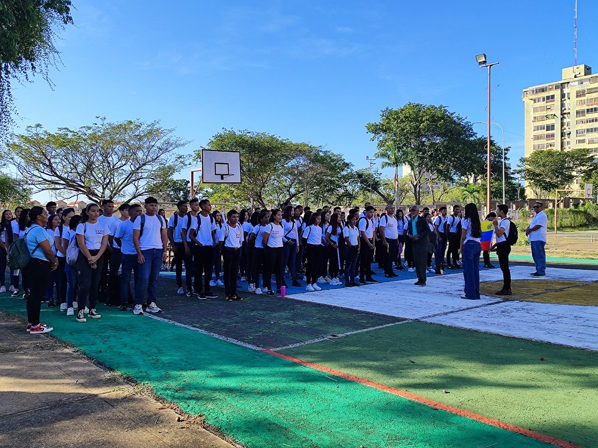 Por un país que trabaja todos los días  y se capacita, los estudiantes del bachillerato productivo del Inces Bolívar, regresaron a su periodo escolar 2025.

<a href="/NicolasMaduro/">Nicolás Maduro</a> 
<a href="/eduardopiate2/">eduardo piñate</a> 
<a href="/WuikelmanAngelP/">Wuikelman Angel P.</a>
<a href="/Incesocialista/">Inces</a> 
<a href="/JorgePerezVEN/">Jorge Pérez</a> 
<a href="/NubiaPereda/">Nubia Pereda </a>