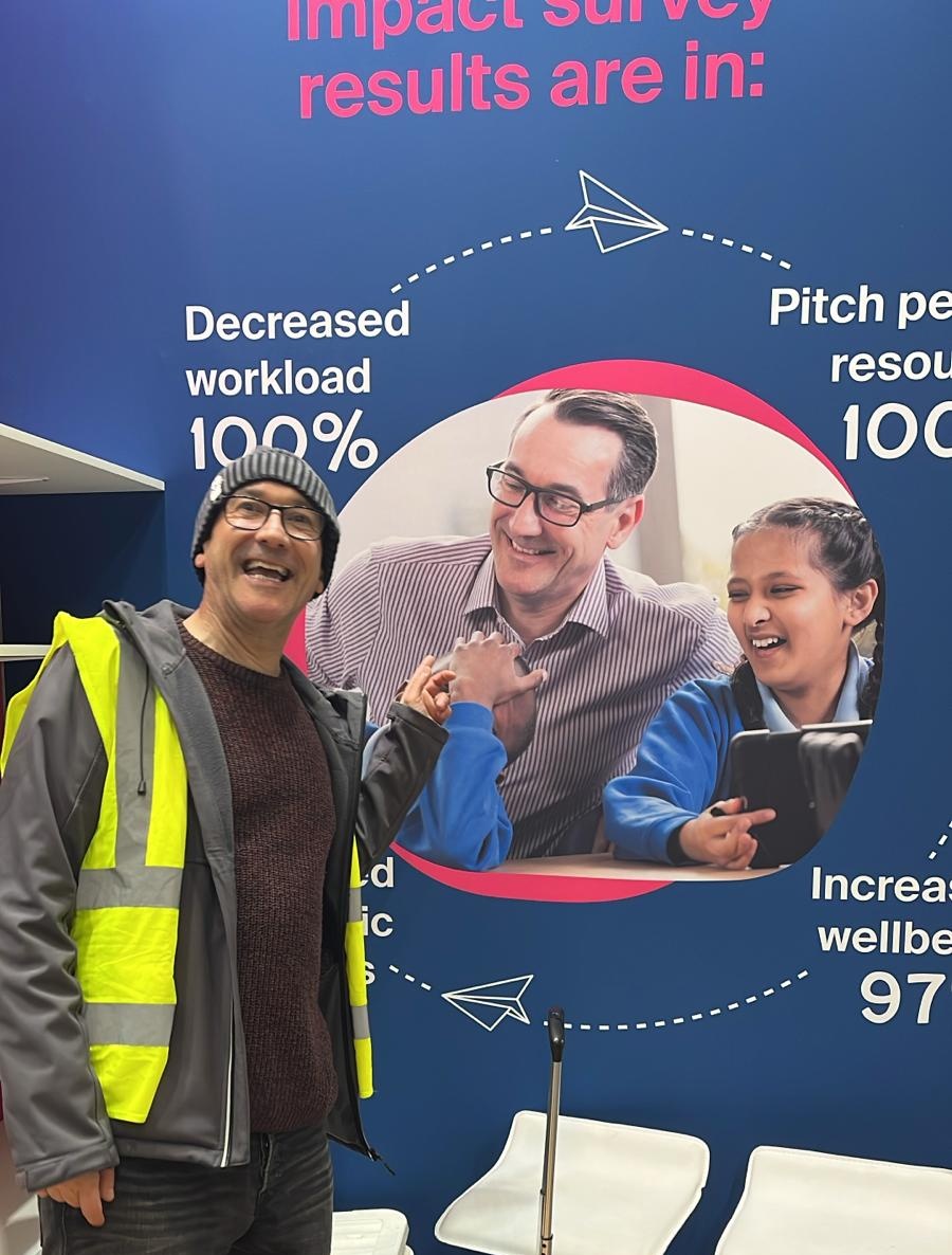 LbQorg's tweet image. Queue the Spider-Man meme! 👉👈😂

We can confirm this is actually @LbQPat and not a lookalike. 🙋🏻‍♂️

#LbQ #BettUK2025