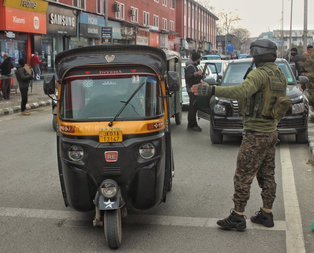In Pictures: Ahead of Republic Day Security Beefed up in Srinagar, Frisking Conducted at Lalchowk.

📸: <a href="/NumanBhat1/">Numan Bhat</a>

© #TheFreelancers #kashmir #srinagar #republicday #security #Lalchowk