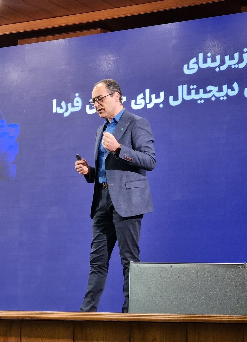 itiransite's tweet photo. فرید فولادی، مدیرعامل شرکت ابرآمد در جریان رویداد این شرکت:

امروز در ابتدای مسیر ظهور هوش مصنوعی هستیم. مطمئنا هوش مصنوعی کسب‌وکارها را تحت تاثیر قرار خواهد داد و حتی کسب‌وکارهایی به وجود خواهد آمد که در گذشته وجود نداشتند.

کسب وکارها باید خودشان را در مسیر فناوری بازتعریف کنند https://t.co/wIq0okGSNR