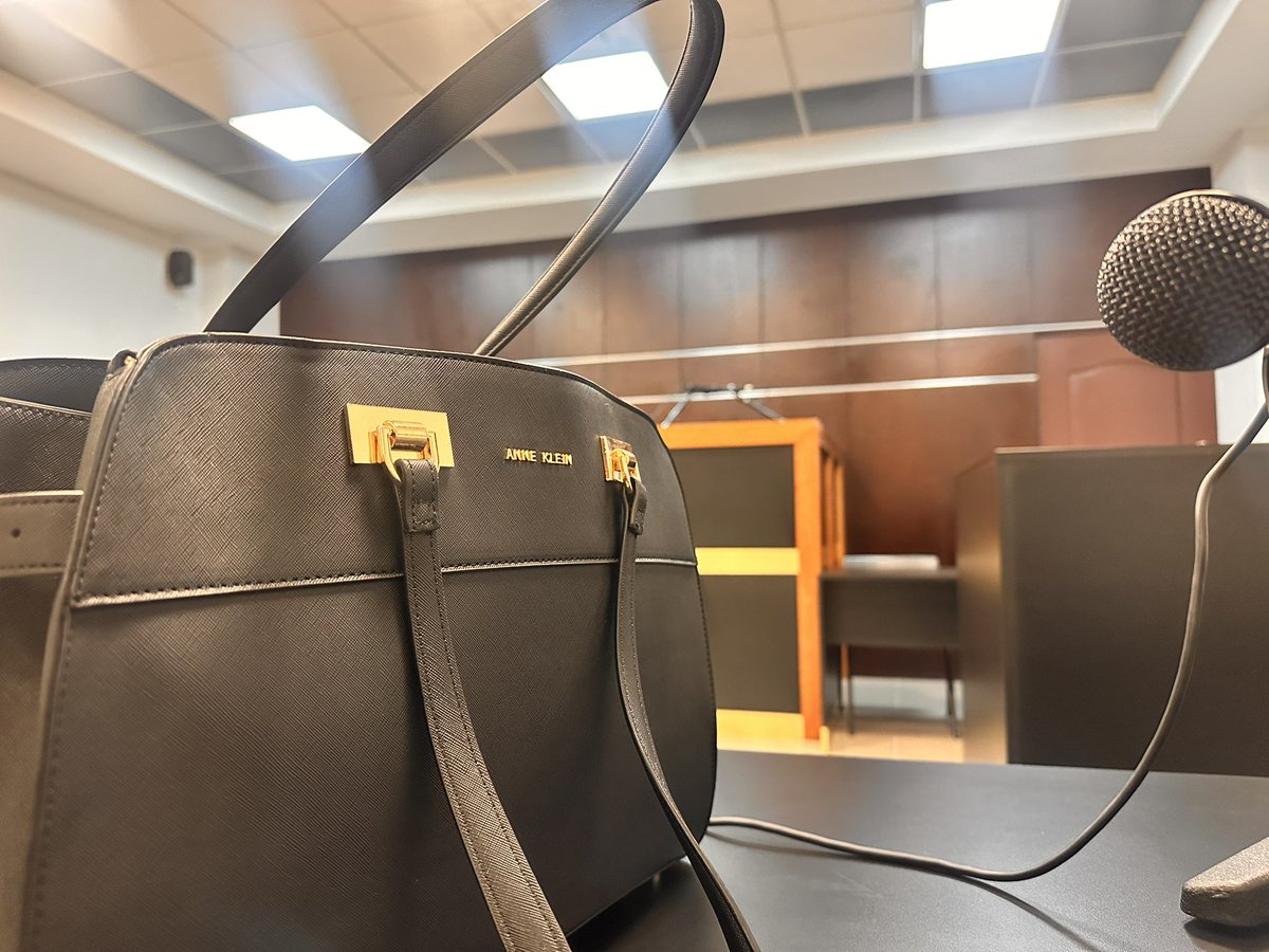 86 años de cárcel podría enfrentar mi cliente con la suma de las condenas por los delitos que le imputan. Estamos en la continuación del juicio y solo nos faltan los alegatos finales. Les contaré cómo nos va al finalizar en un par de horas.

#abogadapenalista 👩🏻‍💼