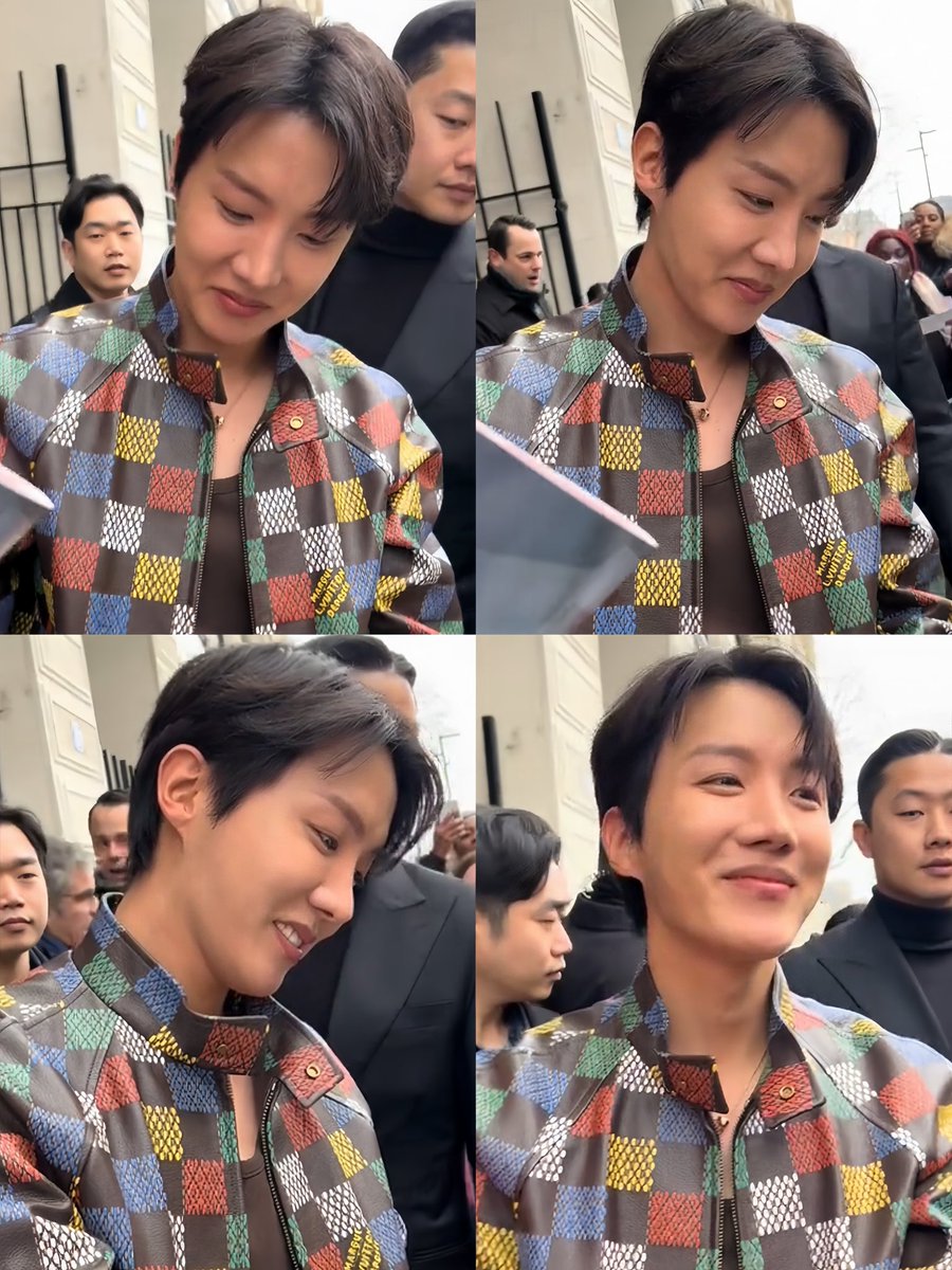 قفل میزارم به افتخار کینگ پاریس بشکونید
200ریت
300ریپ

GLOBAL FASHION ICON J-HOPE
J-HOPE AT LV FASHION SHOW
#jhopexLouisVuitton
#jhopeAtLVFashionShow
#LVMenFW25 #LouisVuitton
