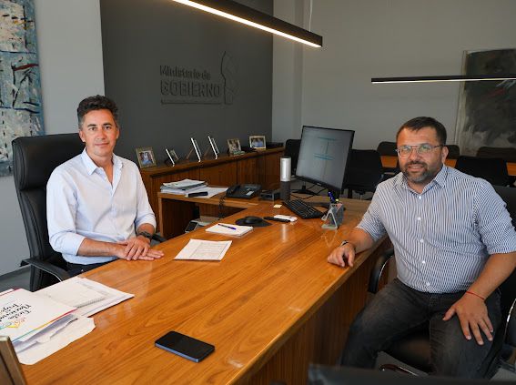gabrielfaletto's tweet photo. Me reuní con el ministro de Gobierno de Córdoba, @ManuelCalvoCba , para repasar el plan de obras que llevaremos adelante en #Marull durante el año 2025, con el acompañamiento del gobierno provincial ✅
#Córdoba #Municipios #ObrasPúblicas https://t.co/HYZEIygo8h