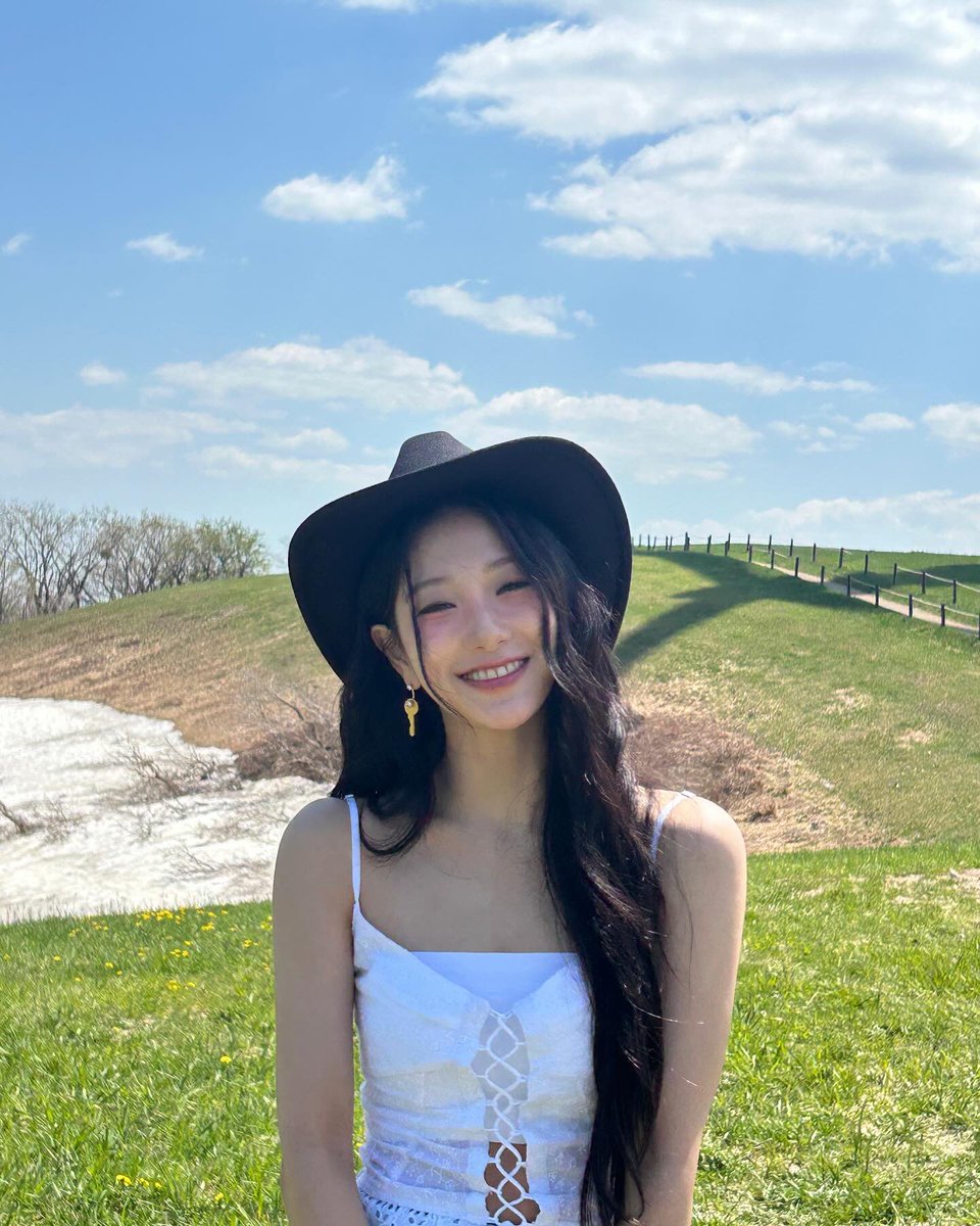 이서연그녀는가왕인가) 예
#fromis_9_우리_갱얼쥐
이서연그녀는여신인가) 예
#1월22일_서연이의_날이_왔서연
이서연그녀의생일인가) 예