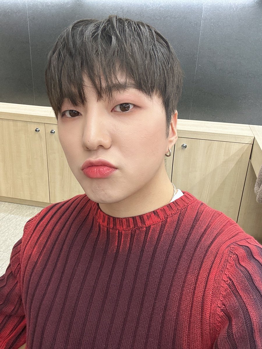 #OurPrideKangSeungyoonDay
세상 가장 단단하고 든든한 리더 승윤아 생일축하해!!💙 사랑만 많이 받아☘️