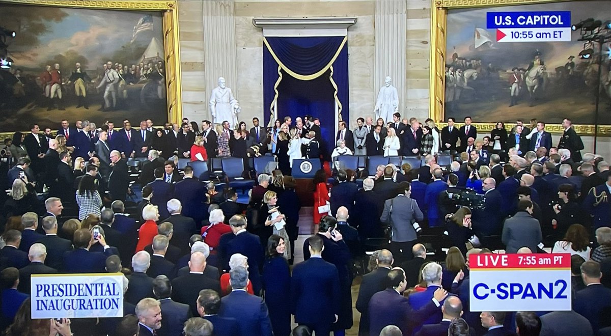 WTLocke's tweet image. Something tells me that this media savvy #Knoxvillian friend knows his ole brown #BarnJacket stands out NA sea of #BlueFlannelSuits - it did yesterday inside the Rotunda! Memorable #WitnessToHistory
