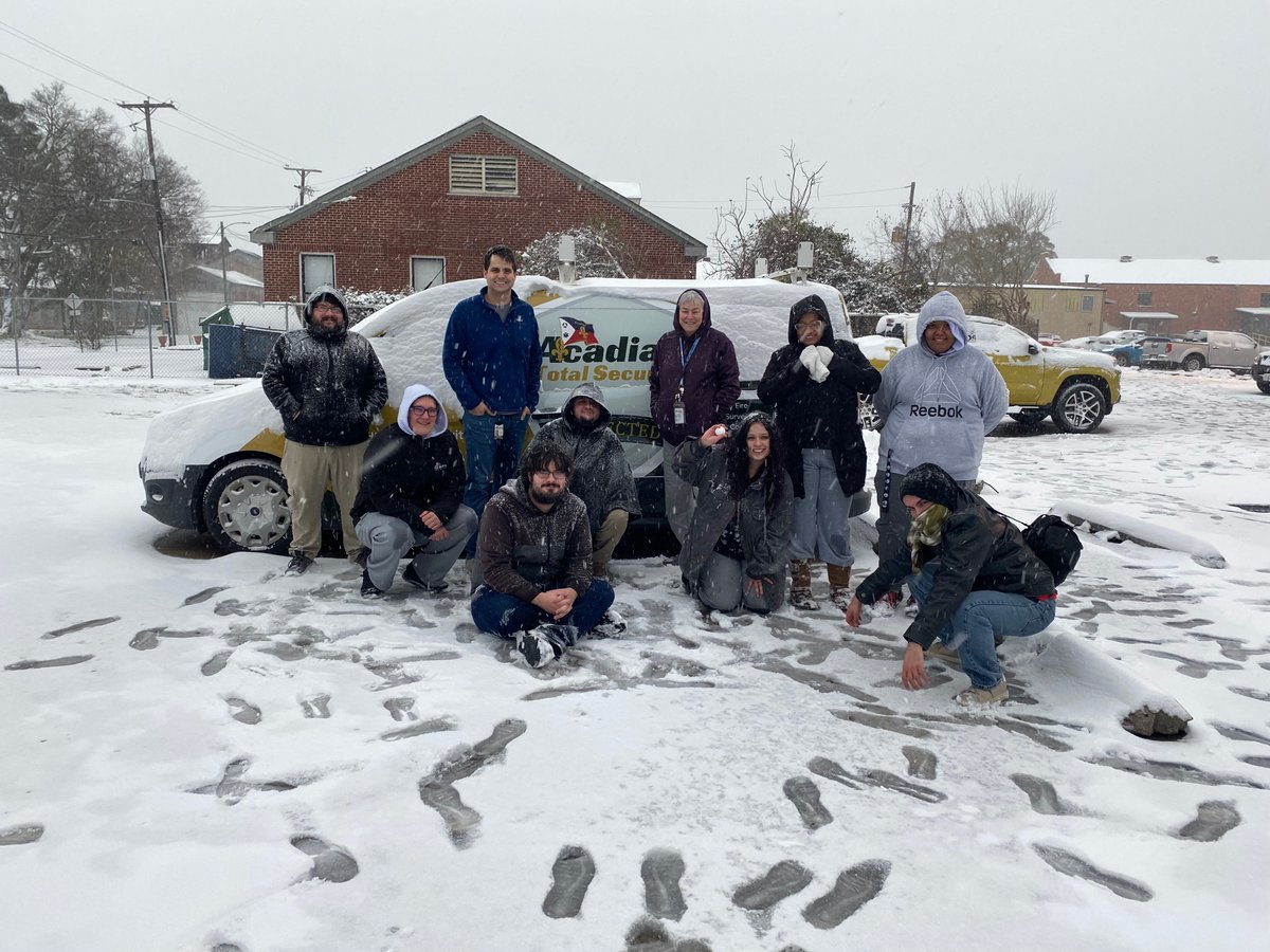 acadiansecurity's tweet photo. Even with icy roads and a winter wonderland in South Louisiana, our alarm monitoring team braved the storm and stayed overnight to ensure uninterrupted service for our customers across Louisiana and the nation. https://t.co/wgkJs4wmk6