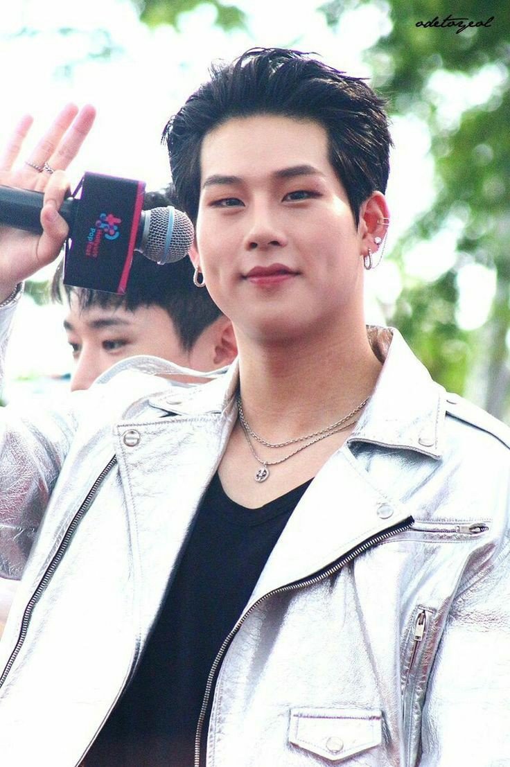 Jooheon is back home 💛 tweet media
