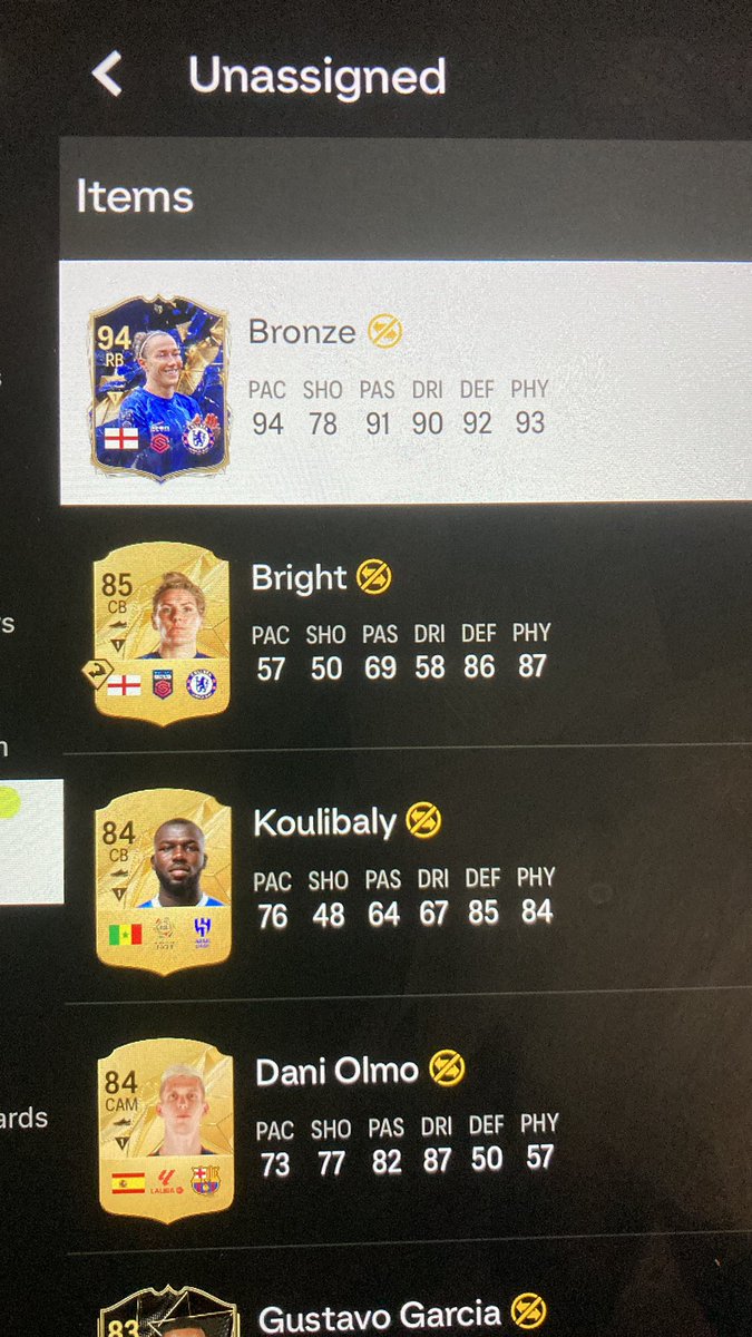 gedeye's tweet photo. @FUT_Accountant Cafu from 85 pick and Bronze from 83x10. #ToTYPositionDupeTheory 🙄😭🤪🤣 https://t.co/zAag94S86I