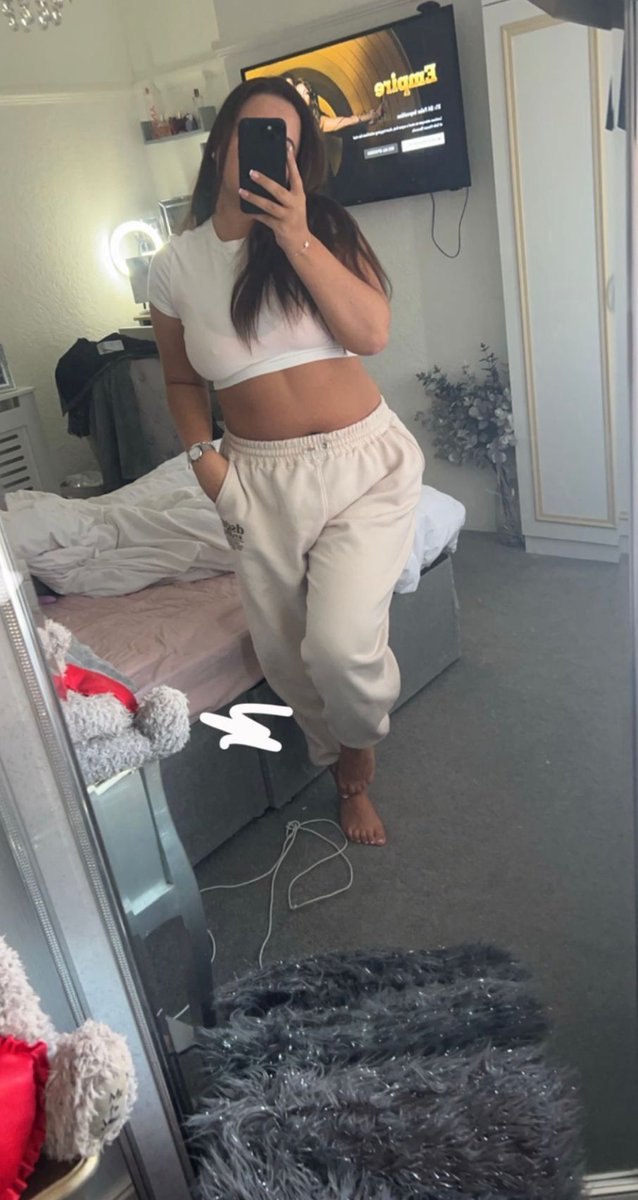 tasha_foxx's tweet photo. comfy clothes🤪 https://t.co/OJI7dlItOM