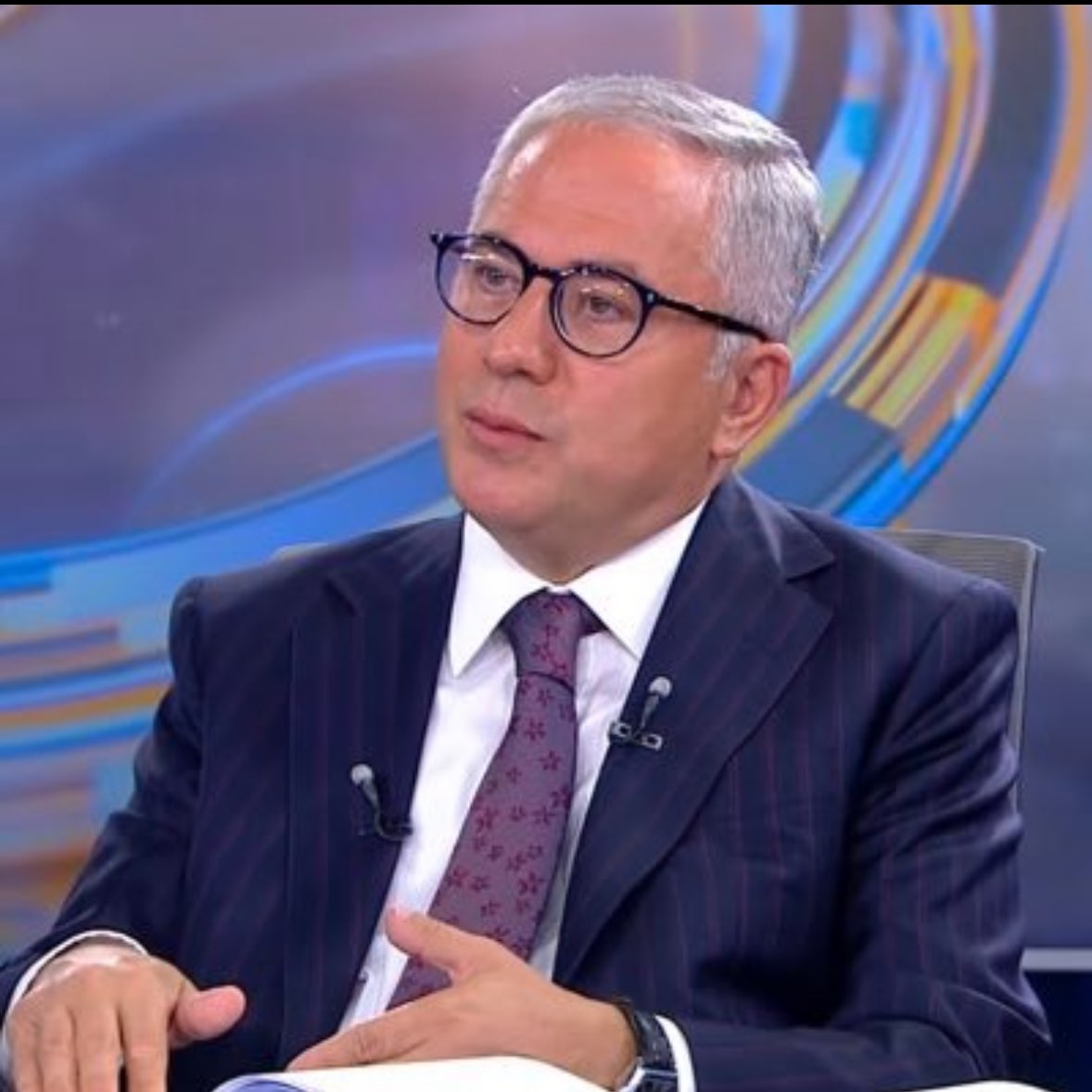 Sözcü gazetesi yazarı Nedim Türkmen, eşi Ayşe Neva, kızı Ala Dora ve oğlu Ata’nın, Bolu’daki otel yangınında hayatını kaybettiğini derin bir üzüntüyle öğrendik. Türkmen Ailesi’ne ve hayatını kaybeden tüm vatandaşlarımıza Allah’tan rahmet, yaralılara acil şifalar dileriz.