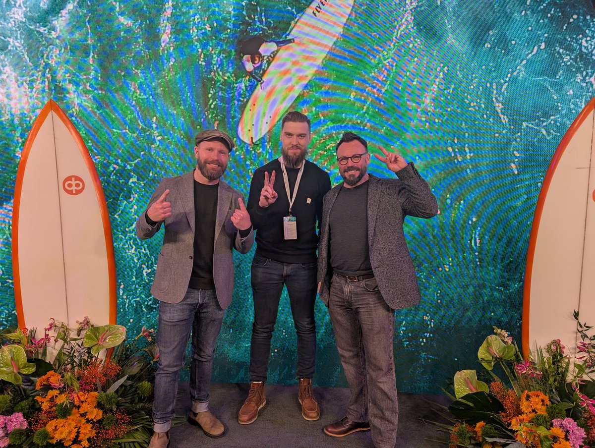 dr0dil's tweet photo. Today I met my teenage heroes @rikurantala &amp; Tunna as they gave very insightful speech at the OP's #OrangeWave program 🤗 These guys inspired me to travel and see the world. Unfortunately there was so long queue for the photographs I only had a chance to change couple of words 😐 https://t.co/DMQSlB3F05