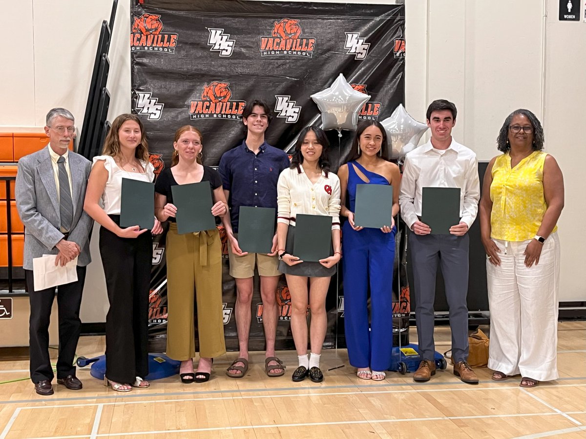 After 8 incredible years of service, we bid farewell to our very own Valerie Rogers, our dedicated Grants Manager.   

PRESS RELEASE: bit.ly/SCF-VRogersRet…

Pictured here: Valerie Rogers (far right), SCF Board member Henry Beecher (far left), SCF’s 2024 scholarship recipients.