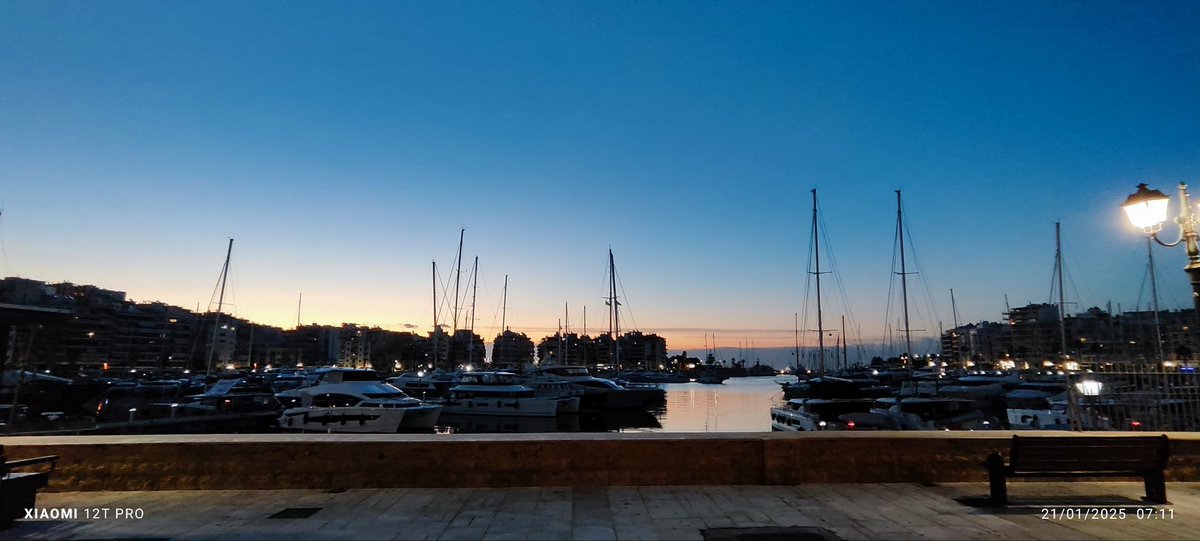 gsakoriginal's tweet photo. �� θάλασσα του Πειραιά... Επειδή βαρέθηκα να διαβάζω άλλο Trumpιαδα... απολαύστε υπεύθυνα! https://t.co/gQ50wPrIQ7